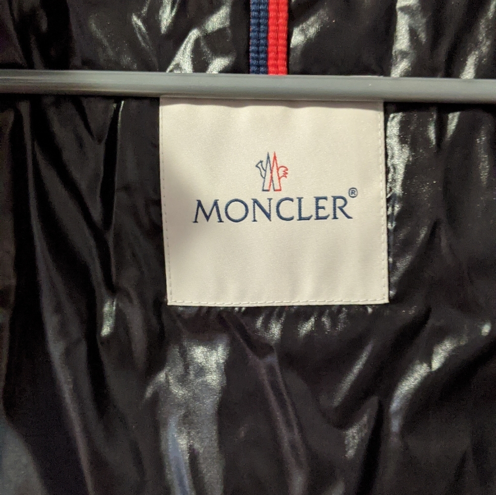 NEW Moncler Puffer Jacket - Picture 7 of 16